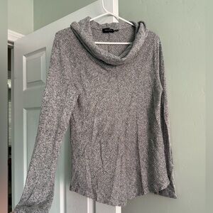 EUC TEMPTED SWEATER SIZE SMALL